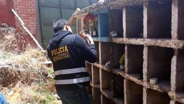 Profanan tumba y dejan los restos regados en cementerio de Puno 