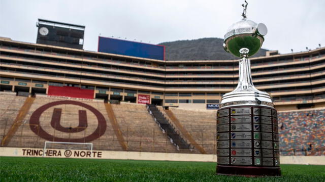 Trofeo de la Copa Libertadores en el Monumental
