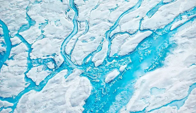 En el fondo marino del norte de Groenlandia se ha detectado agua inusualmente cálida. Foto: Glaciar Hiawatha / NASA.