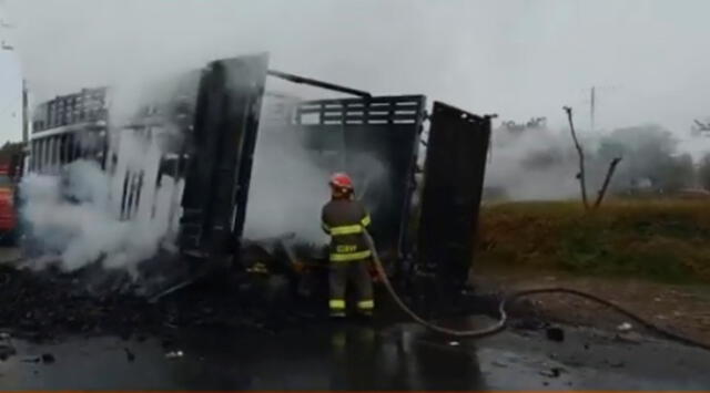Camión se incendió en carretera Panamericana.