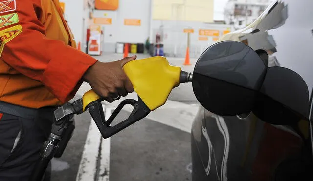 Combustibles en Repsol y Petroperú bajaron hasta en 1,4% por galón