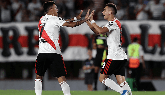 Matías Suárez y Santos Borré festejando el gol de la victoria de River sobre Banfield por la Superliga Argentina.