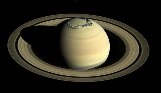 La imagen se obtuvo a partir de la composición en color verdadero de Saturno, superpuesto con una representación de la aurora ultravioleta en el hemisferio norte como se observó el 20 de agosto de 2017. Crédito: NASA / Universidad de Lancaster.