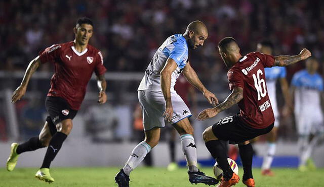 Racing manda en Avellaneda tras vencer 1-0 a Independiente con dos jugadores menos [RESUMEN]