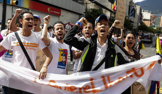 Venezuela: Cientos de estudiantes protestan contra Maduro en el Día de la Juventud