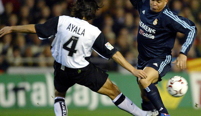 Ayala (Valencia) y Ronaldo (Real Madrid) durante uno de sus cruces en España.