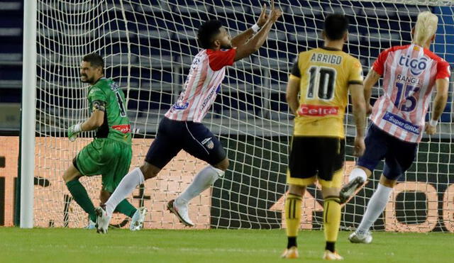 Miguel Borja anotó de penal el 1-0 de Junior contra Coquimbo Unido. Foto: EFE
