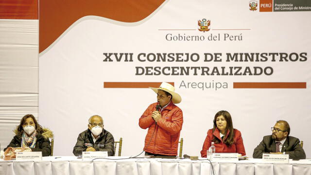 en la mira. Un grupo de autoridades y dirigentes cuestionaron la falta de anuncios en favor de las regiones del sur de parte del presidente Pedro Castillo en su mensaje.