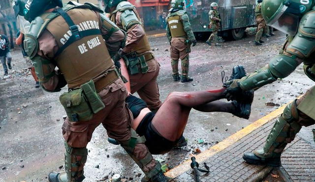 La Policía de Chile cometió graves violaciones de los derechos humanos, que incluyeron uso excesivo de la fuerza. Foto: EFE