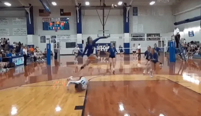 En YouTube, voleibolista causa furor por acrobática 'salvada' en partido [VIDEO]