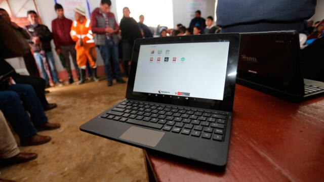 Distribuyen tablets a colegios de Cajamarca