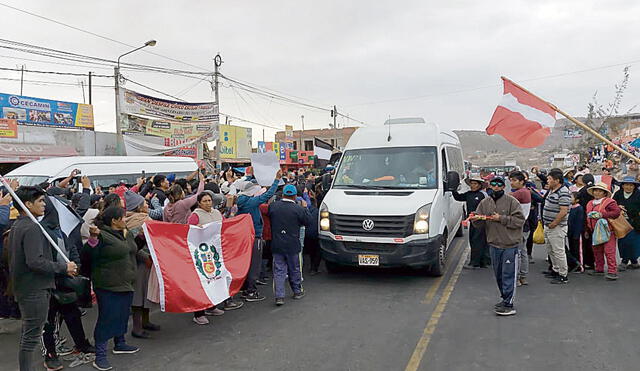 rumo a lima. Ayer partió una delegación de manifestantes desde Arequipa a Lima para participar en la movilización. Se estiman 600 manifestantes.