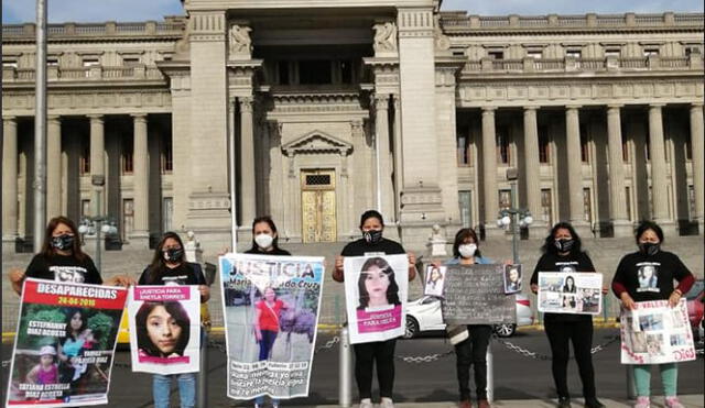 Colectivos feministas piden justicia por mujeres asesinadas y desaparecidas. Foto: Facebook Familias Unidas por Justicia