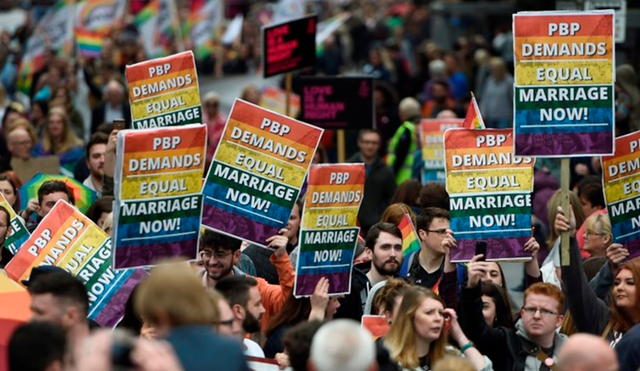 Irlanda del Norte da primeros pasos para aprobar el matrimonio igualitario y el derecho al aborto