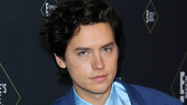 Cole Sprouse es detenido durante protesta contra racismo en California.