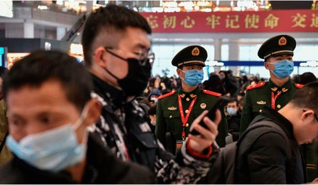 Las medidas se vuelven cada vez más drásticas en todo el territorio Chino. Foto: Vigilancia en aeropuerto de Shangai / AFP.