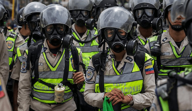 Nicolás Maduro podría suspender pasaporte de policías por "traidores a la patria" 