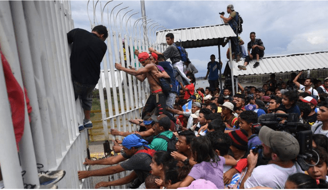 En el transcurso de la semana, cientos de migrantes centroamericanos traspasaron la frontera. (Foto: La Prensa)