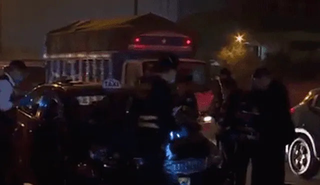 Los Olivos: asesinan a balazos a dos personas dentro de taxi en la Panamericana Norte [VIDEO]