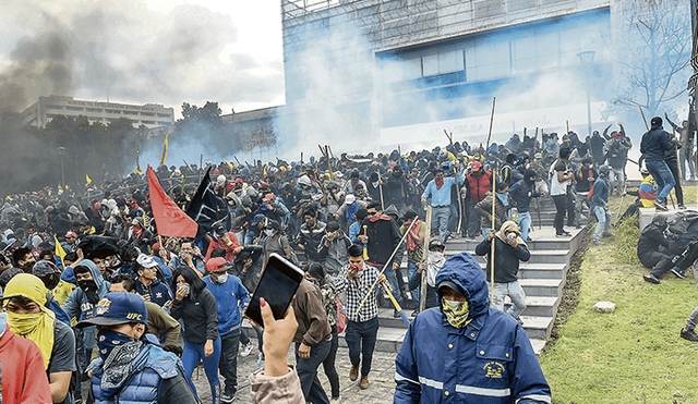 Las protestas y ataques no se detienen. Hoy, por lo menos 
10 mil indígenas participarán en la manifestación central del paro nacional. Quito está prácticamente tomada por el caos.