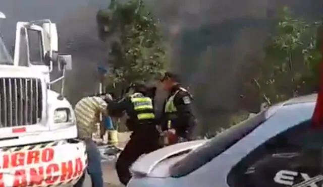 Facebook: iracunda policía agrede a conductor en la Carretera Central [VIDEO]
