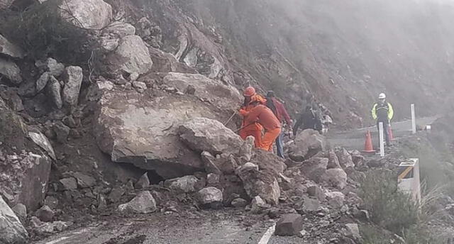 Arequipa: Reportan caída de rocas y obstrucción de carreteras en La Unión.