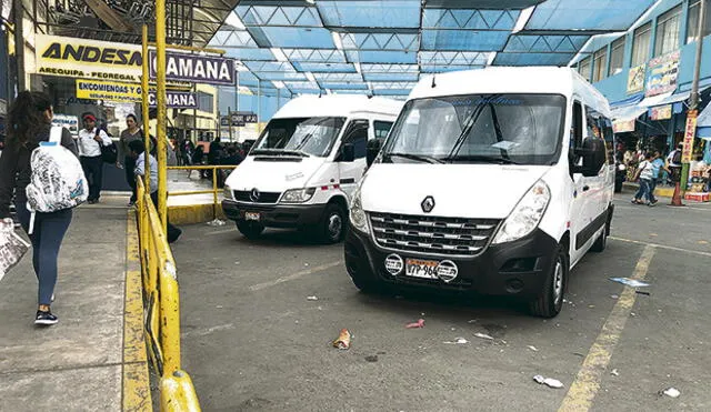 Sesenta minivanes fueron retiradas de circulación por Gerencia de Transportes de Arequipa