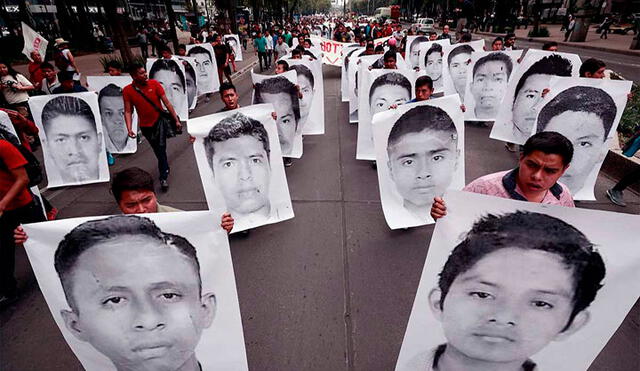 El caso de los 43 de Ayotzinapa conmocionó a México en 2014. Foto: Correo