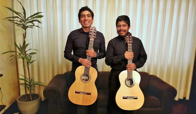 Max Carbajal y Agustín Baltazar, concertistas de guitarra.