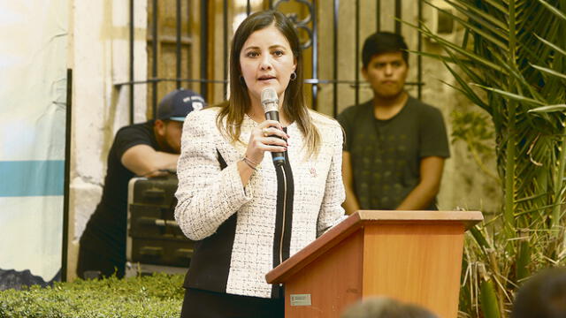 Gobernadora de Arequipa respondió a congresistas por pedido de Majes