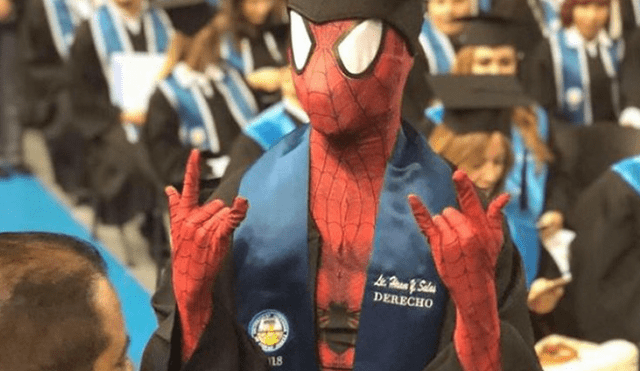 YouTube: Juró graduarse de Spider-Man si aprobaba, lo hizo y traje causó furor