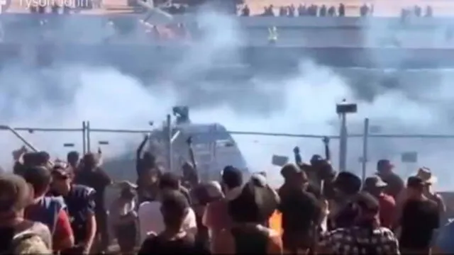 En YouTube, escalofriantes imágenes de auto que arroja combustible en llamas a espectadores [VIDEO]