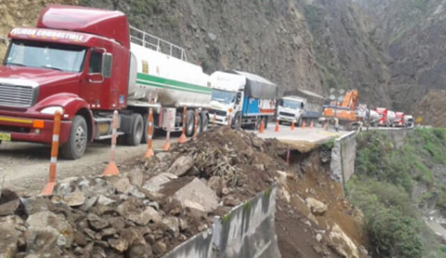 Carretera Central: cientos de vehículos varados por restricción de tránsito