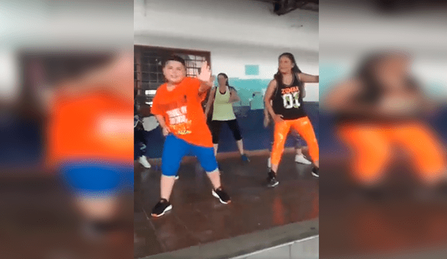 En Facebook, un pequeño enseñó un baile a las madres de sus compañeros y se movieron al ritmo de reggaetón.
