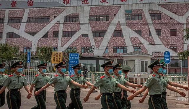 El nuevo brote en el principal mercado de Pekín disparó las alarmas en China. Foto: EFE
