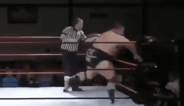 Facebook viral: Luchador se cree el ganador de combate, pero rival reacciona y le da severa lección [VIDEO] 