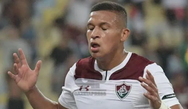 El delantero mostró su lamento luego de que le anularan el que iba a ser su primer gol con la camiseta de Fluminense. Foto: GazetaPress.