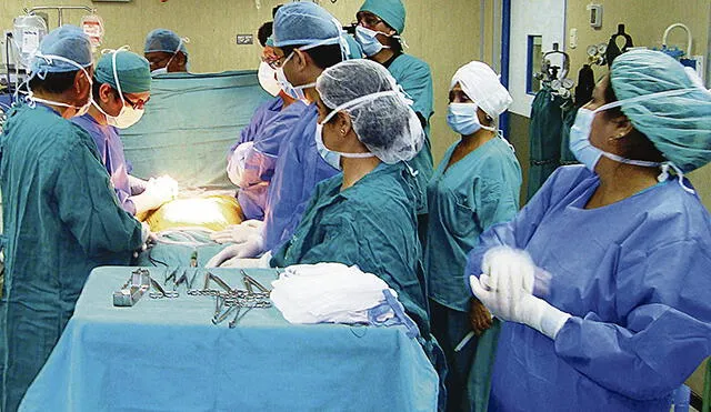 Hombres de 65 y 35 años reciben trasplante de riñón en hospital de EsSalud