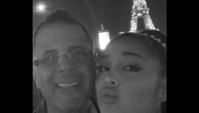 Ariana Grande en París con sus padres