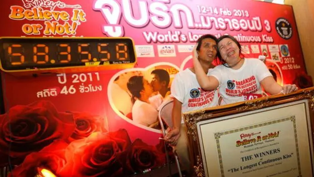 Una pareja en Tailandia se besó durante 58 horas seguidas en un concurso y ganó dos anillos de diamante y 2.500 euros. (Foto: Telesur)