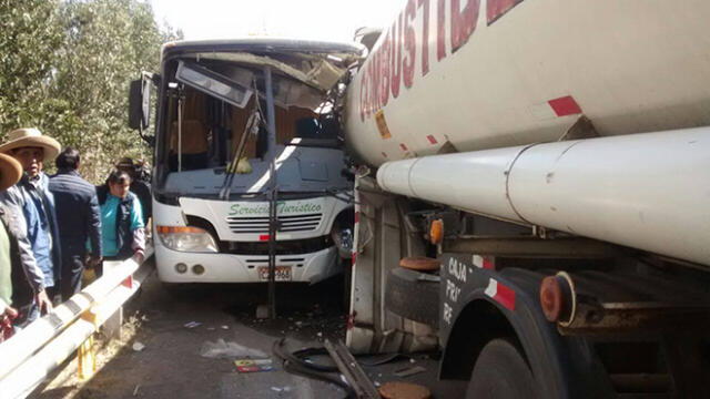 Cusco: bus choca frontalmente contra camión cisterna