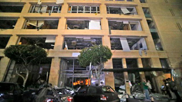 Esta imagen muestra una visión general de la destrucción fuera de un edificio en el centro de Beirut, la capital del Líbano. Foto: AFP