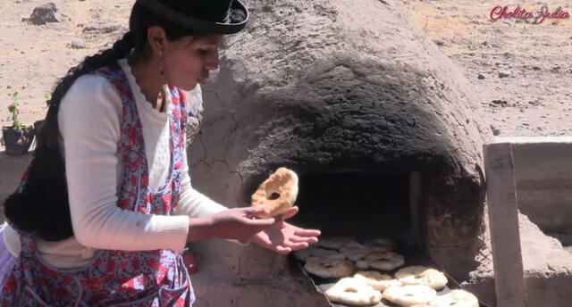 Uno de los panes que hicieron es el “rosca” muy conocido en su pueblo. Foto. Captura video.