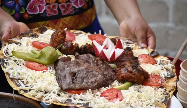Este platillo mexicano se impuso al choripán argentino y al ceviche peruano en la final del Street Food Latinoamérica. (Foto: El Heraldo de México)