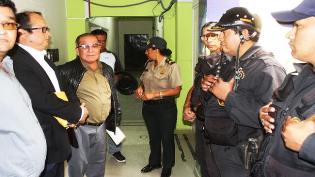Piura: director de penal sigue esperando instalación de bloqueadores