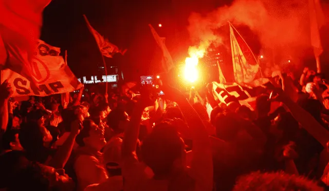 Hinchas cremas realizaron caravana antes de enfrentar a Sport Rosario [VIDEO]