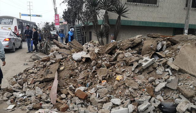 Villa Mar A Del Triunfo Quejas Por Desmonte Abandonado En La V A P Blica Basura