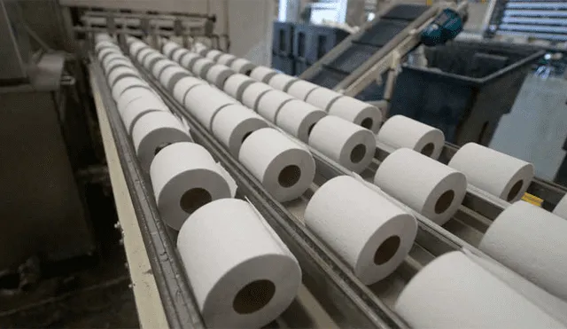 Producen más papel higiénico en las fábricas para abastecer los supermercados. (Foto: El diario de hoy)