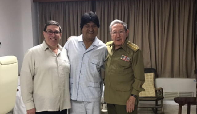 Raúl Castro visitó a Evo Morales en hospital donde es atendido en Cuba