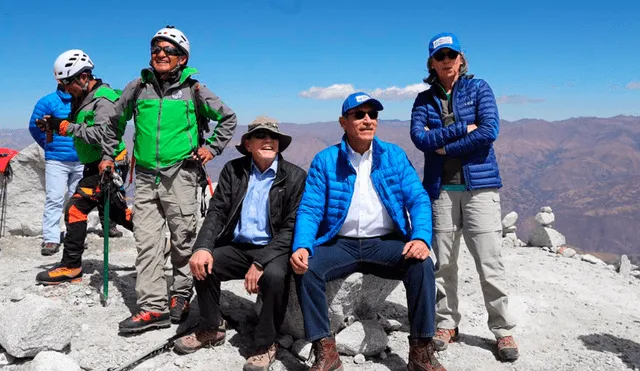 Presidente Martín Vizcarra acompaña a expedición científica. Foto: Presidencia.